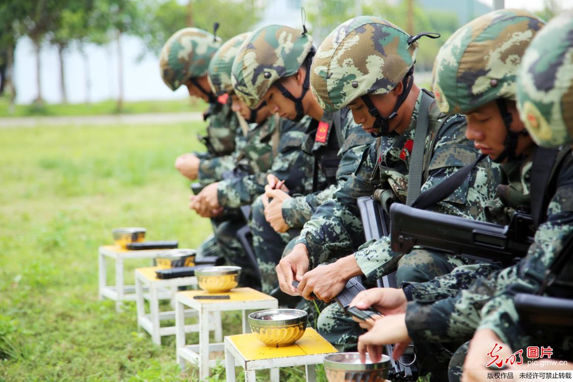 武警来宾支队开展特战比武竞赛