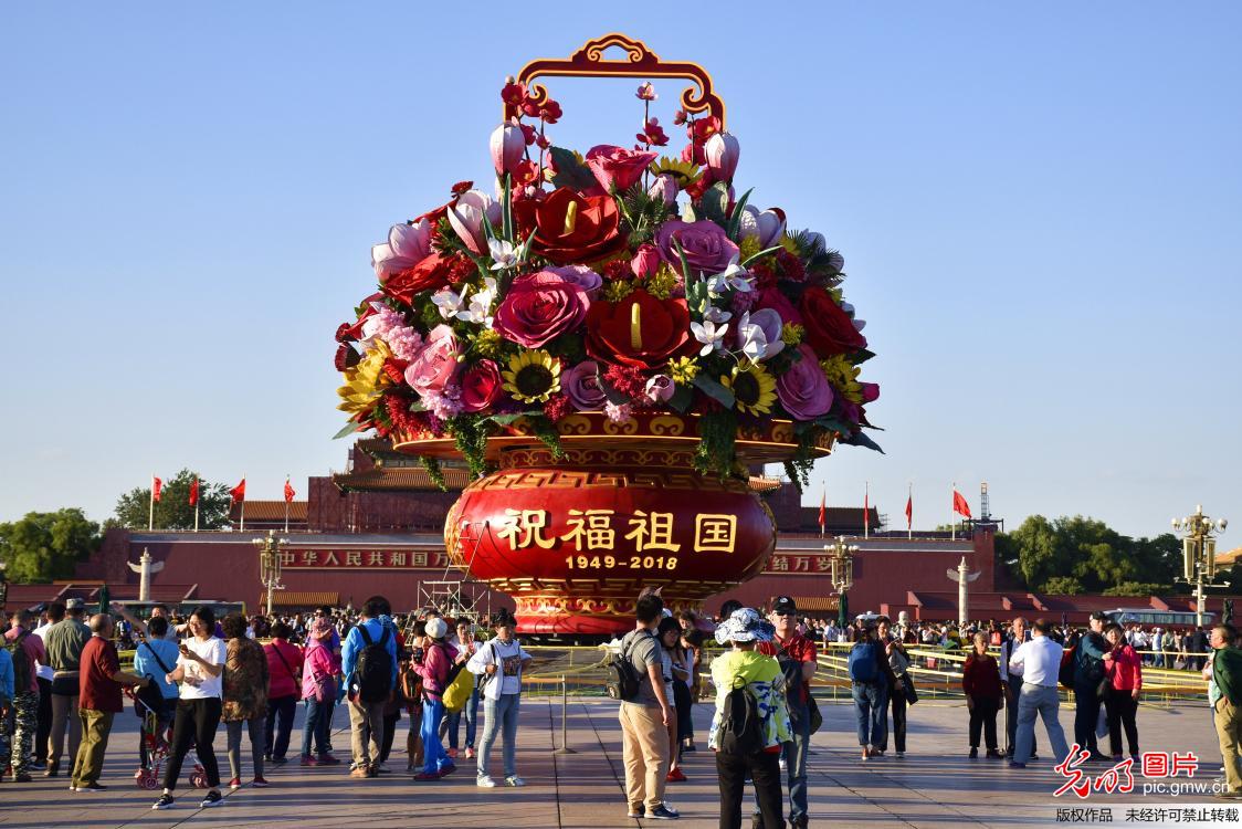 天安门国庆花篮初现“芳容”