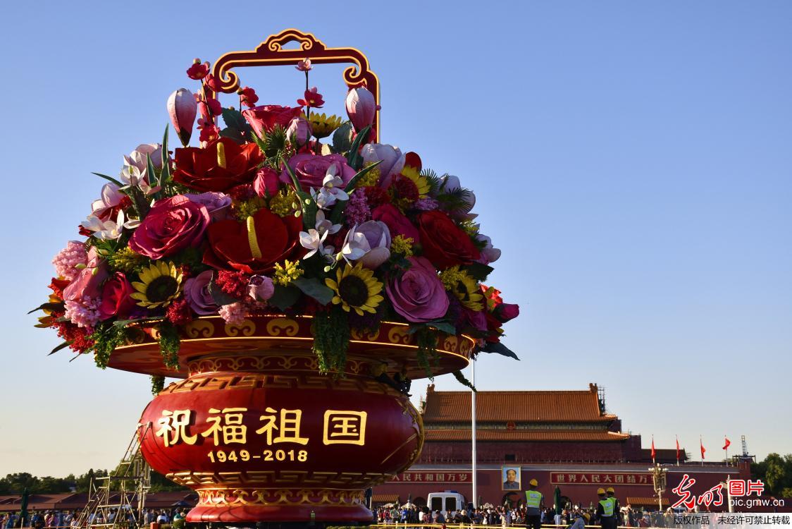 天安门国庆花篮初现“芳容”