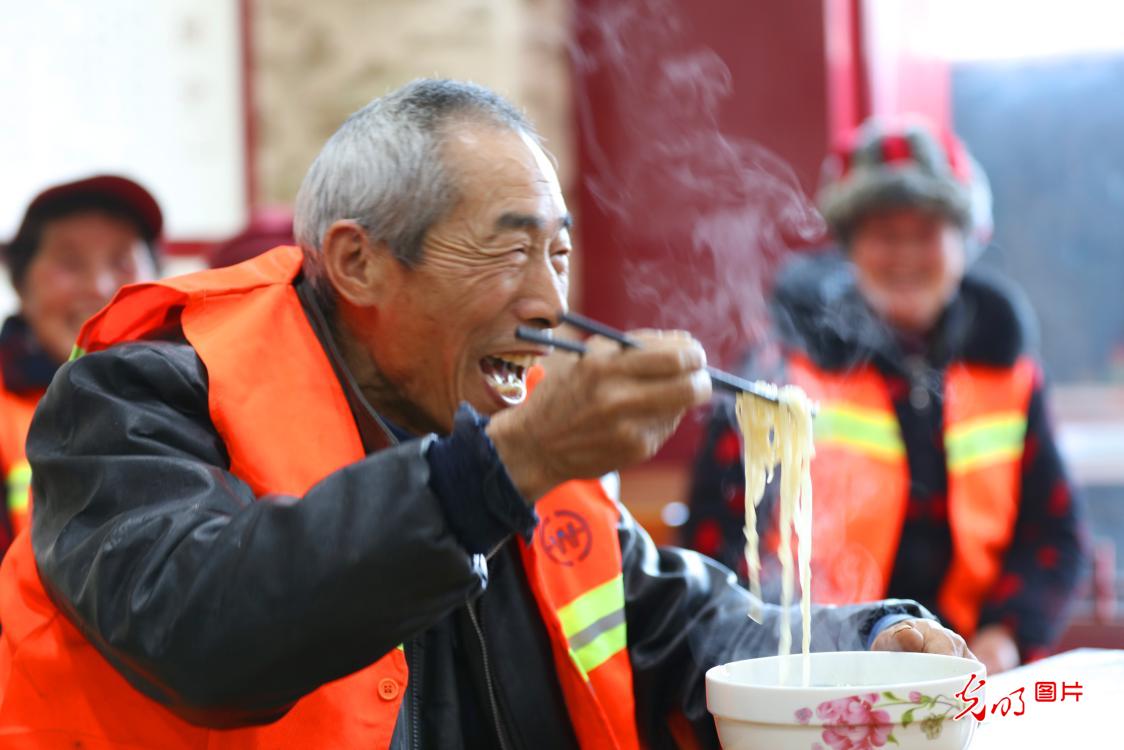 江苏泗洪：热面温暖环卫心