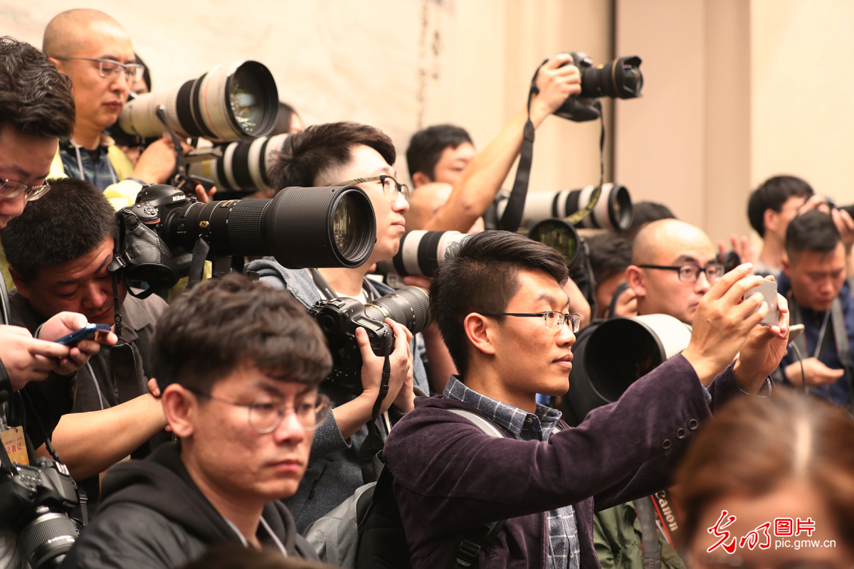 十三届全国人大二次会议首场新闻发布会举行