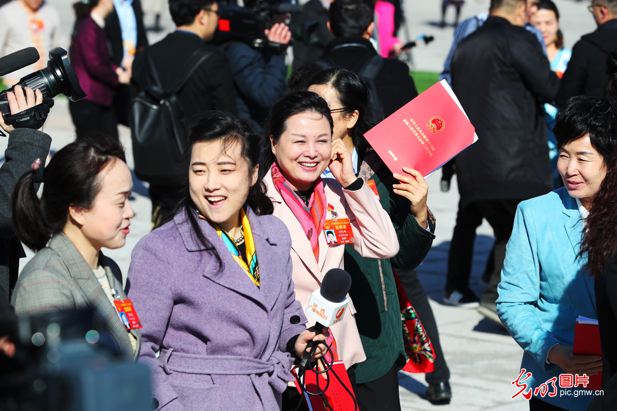 十三届全国人大二次会议在北京闭幕