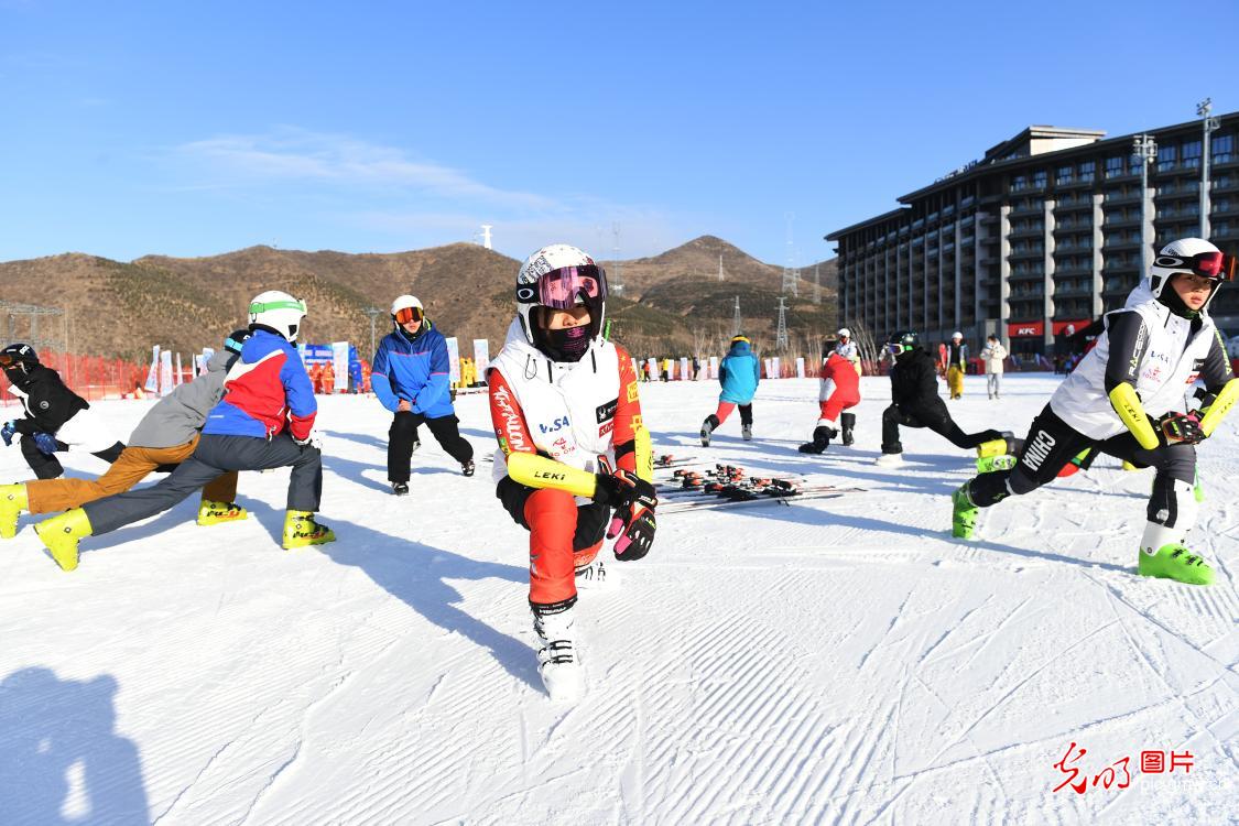 雪场训练忙　放飞冬奥梦