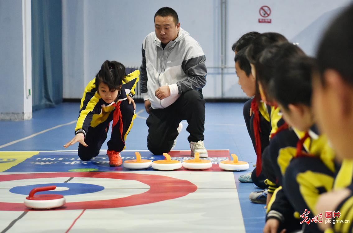 “四季”冰场尽圆冰雪运动梦