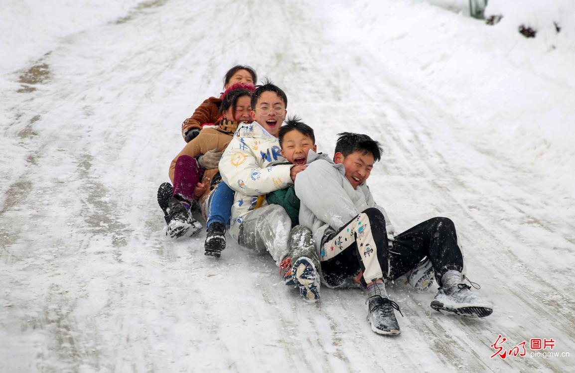 纵情冰雪　乐享假期