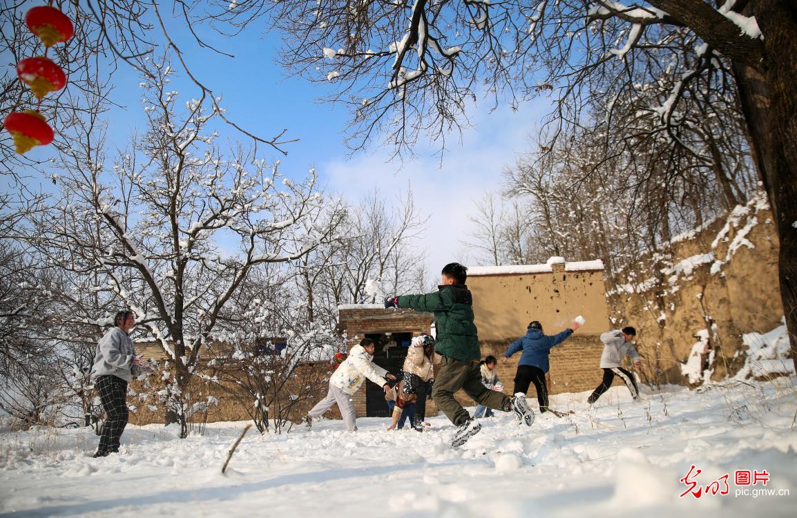 纵情冰雪　乐享假期