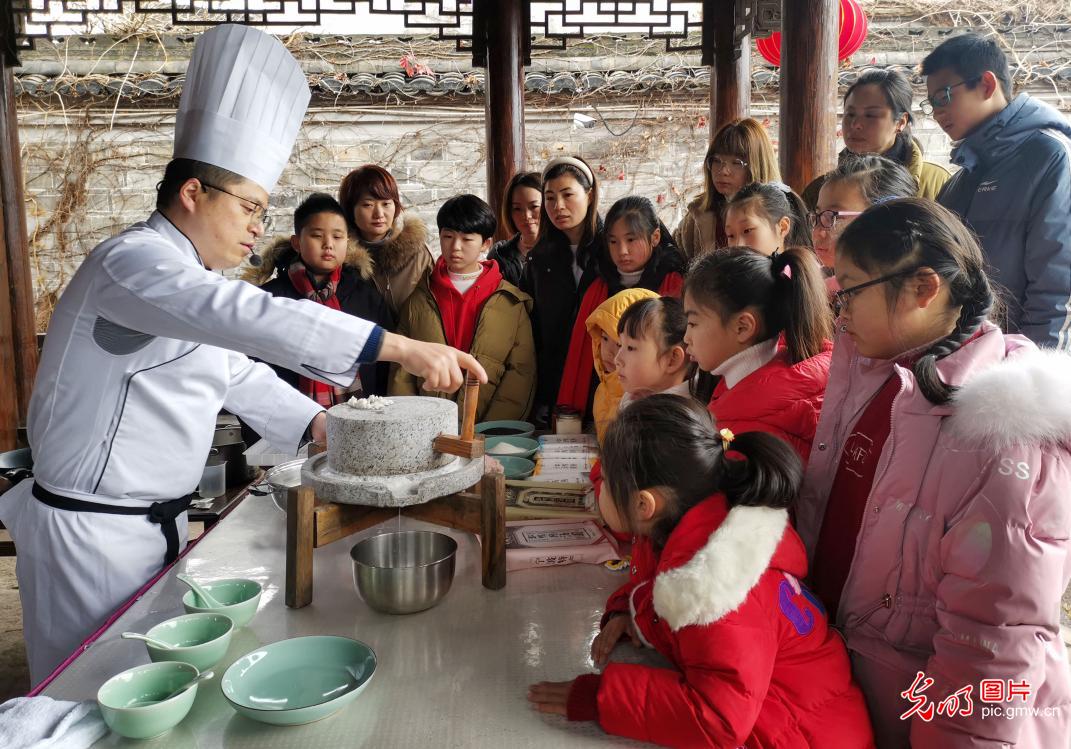 包汤圆 舞虎头 庆元宵