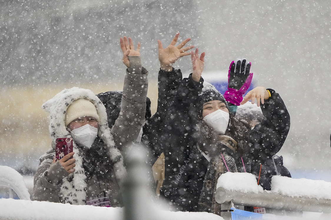 陕西女将怀明明亮相冬奥会女子雪车赛场