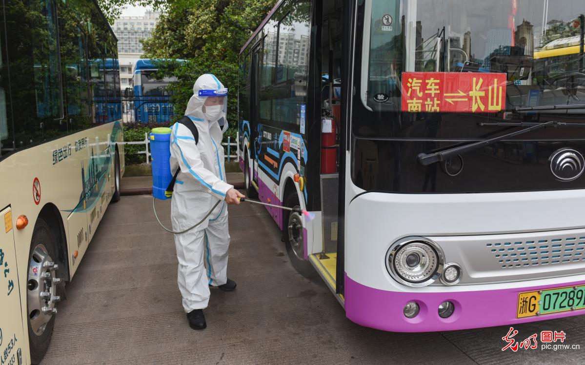 公交消杀 保障市民安全出行