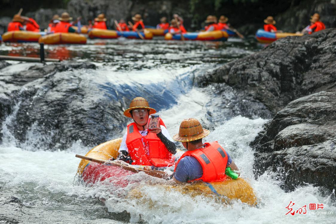 游水山间 尽享清凉 游水山间 尽享清凉