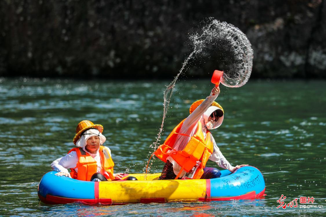 游水山间 尽享清凉 游水山间 尽享清凉