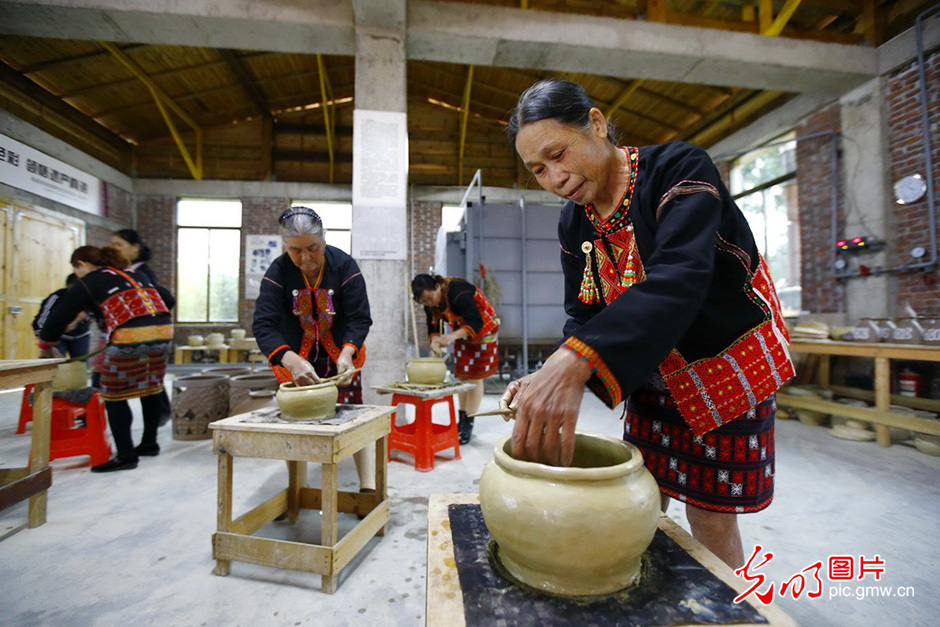 【我们的新时代】海南昌江：新时代的黎陶 焕发勃勃生机