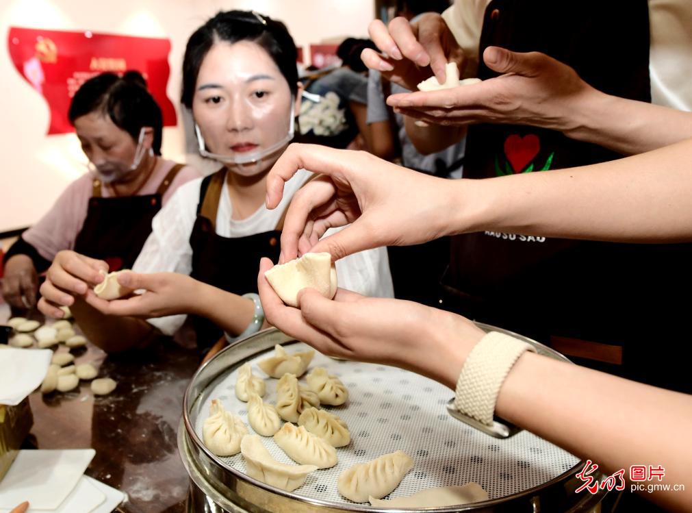 “技能大师”传授“技能绝活” “技能大师”传授“技能绝活”