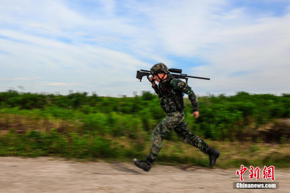巅峰对决 直击武警特战侦察比武