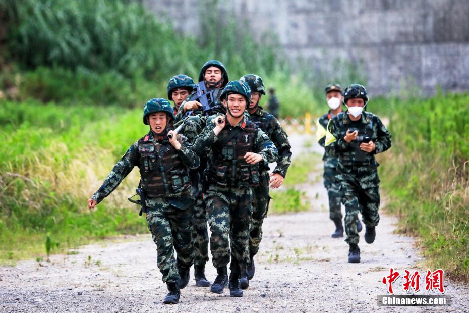 巅峰对决 直击武警特战侦察比武