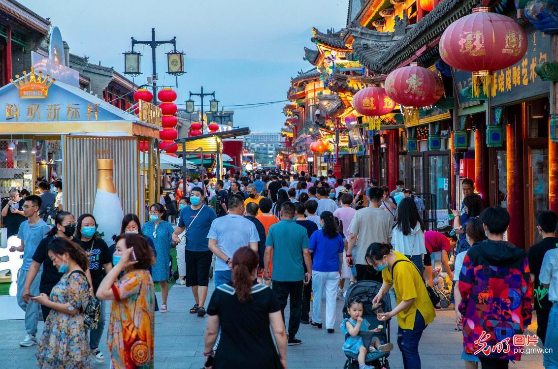 【光明图刊】夏日“夜经济”释放消费新活力