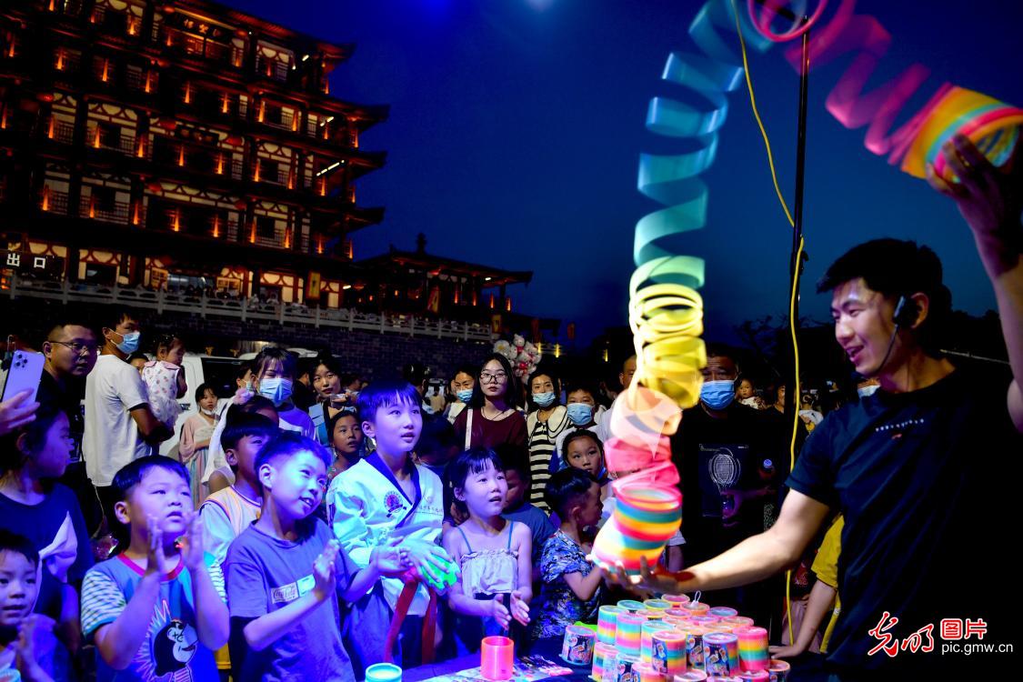 【光明图刊】夏日“夜经济”释放消费新活力