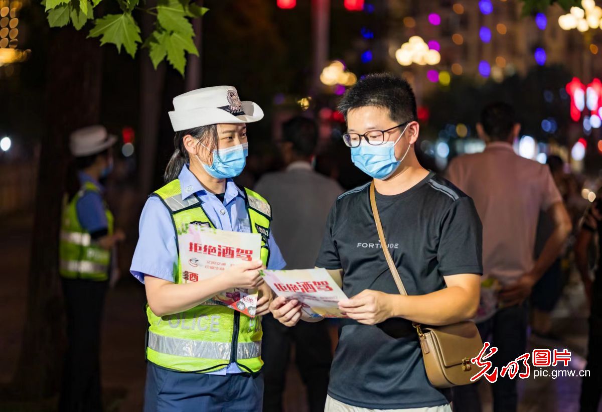 严查酒驾不放松 守护夏季平安夜