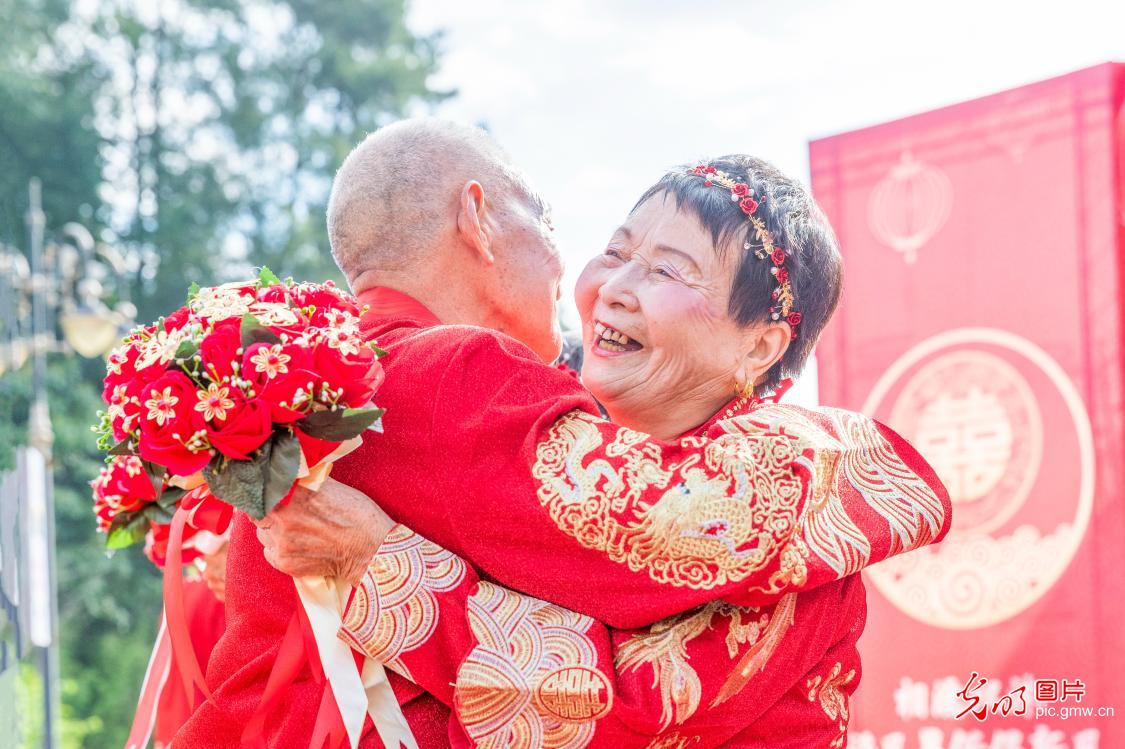 【网络中国节·七夕】最浪漫的事 陪你慢慢变老