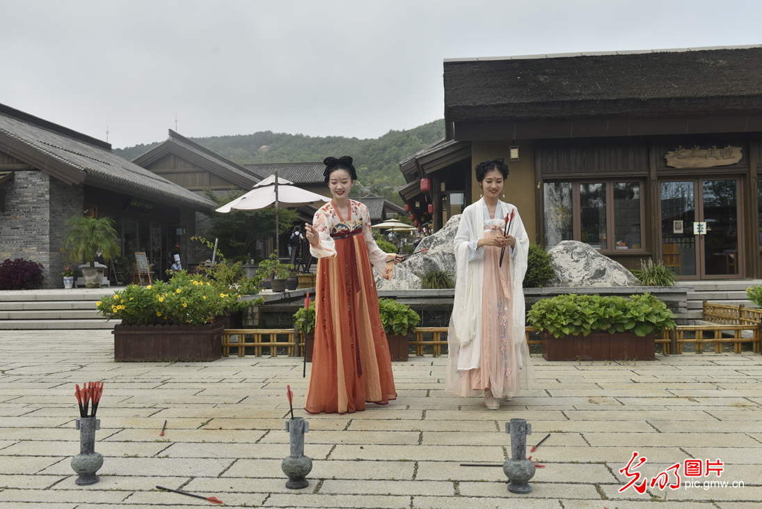 山东日照：天台山进入旅游旺季