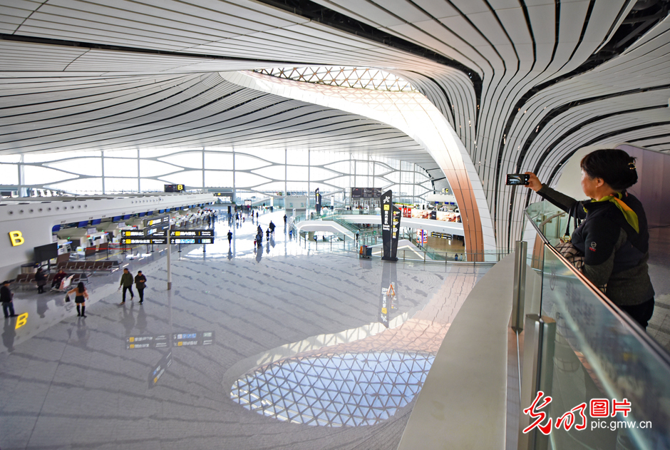 【绿水青山“瞰”中国之太空影像篇】北京大兴机场：凤凰展翅谱新篇