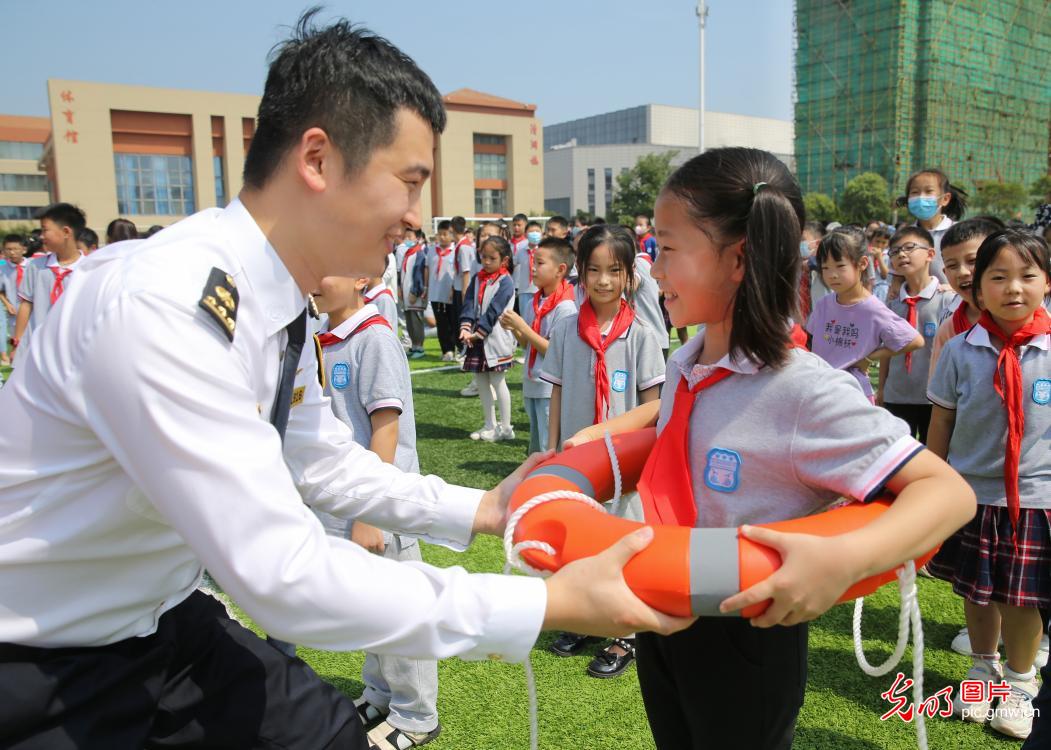 【光明图刊】开学啦！上好多彩“第一课”