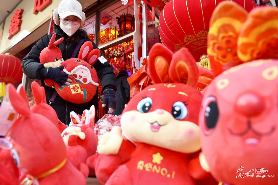 兔年饰品走俏新年市场