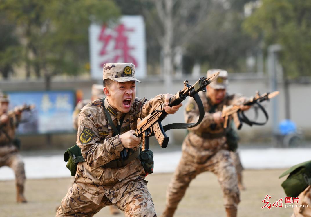 安徽合肥：开训练精兵