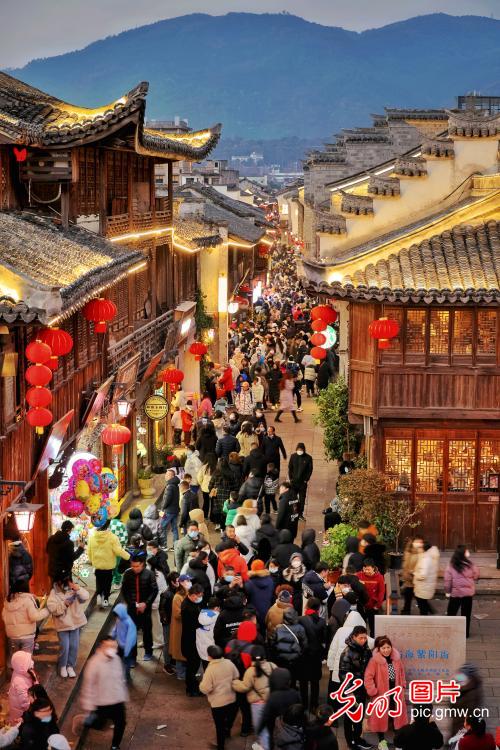 浙江临海：古城佳节人气旺