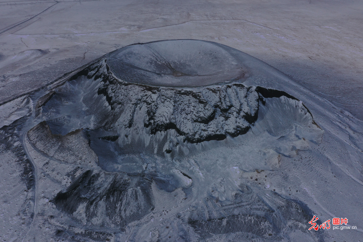 内蒙古乌兰察布：雪后火山别样美