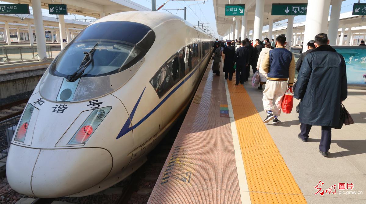今年春运进入尾声 铁路客流量平稳有序