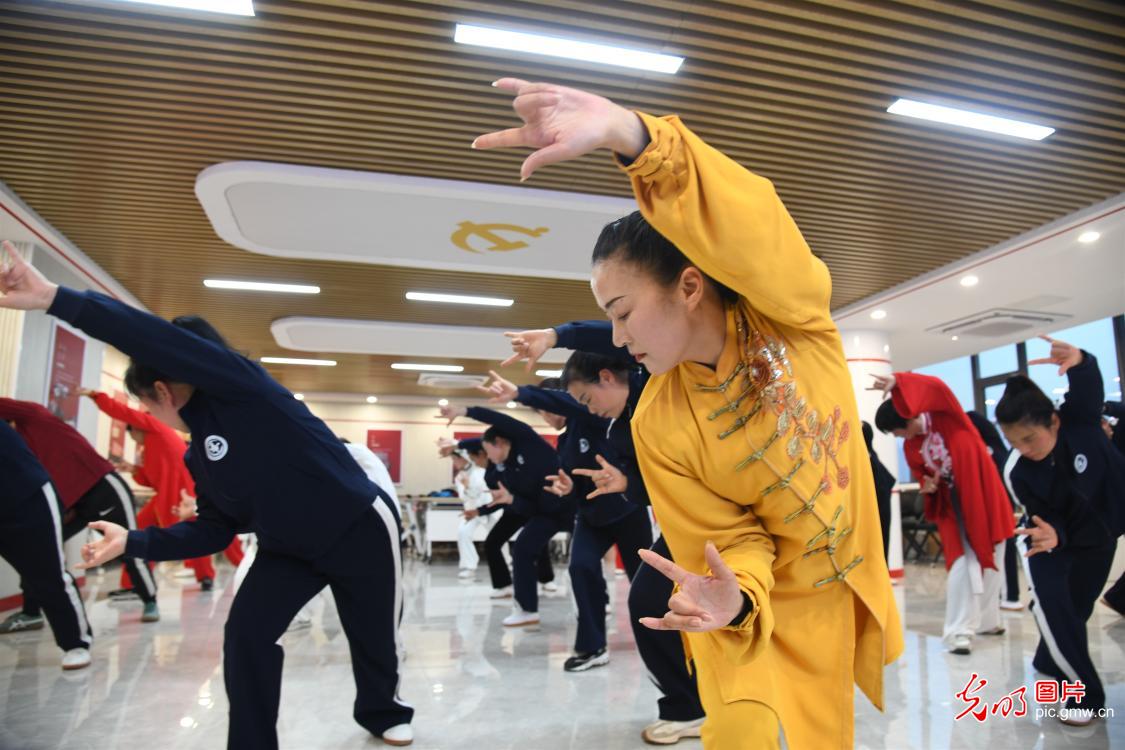 【我从基层来】全国人大代表陈静：弘扬非遗文化 加大校园五禽戏推广