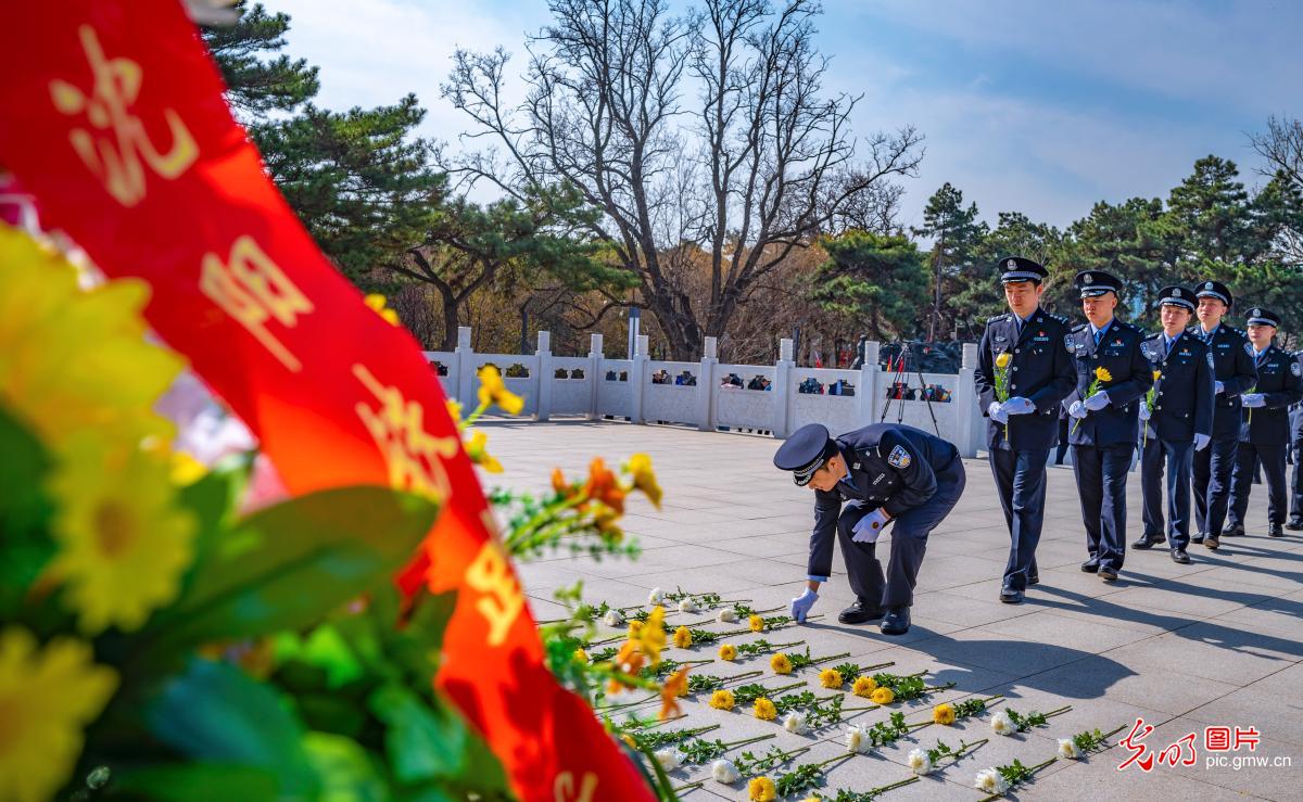 【光明图刊】祭奠革命先烈 传承红色基因