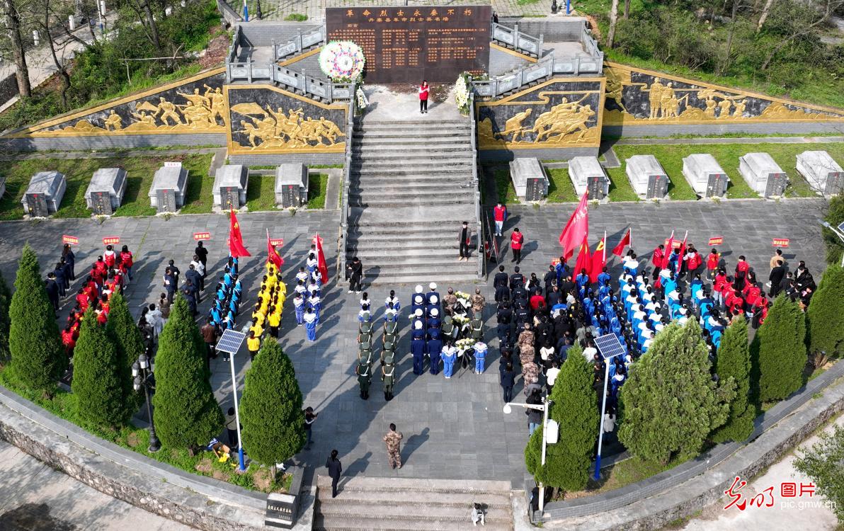 【光明图刊】祭奠革命先烈 传承红色基因