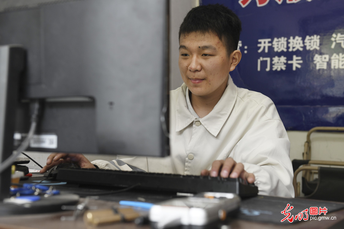 【百姓微生活】“小修小补”增添城市的温度