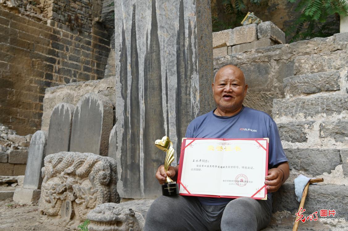 【光明图刊】一座石窟一位老人，33年的守窟故事