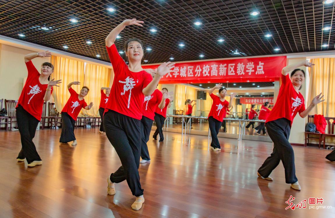 江苏海安:让老人在“家门口”学舞蹈 江苏海安:让老人在“家门口”学舞蹈