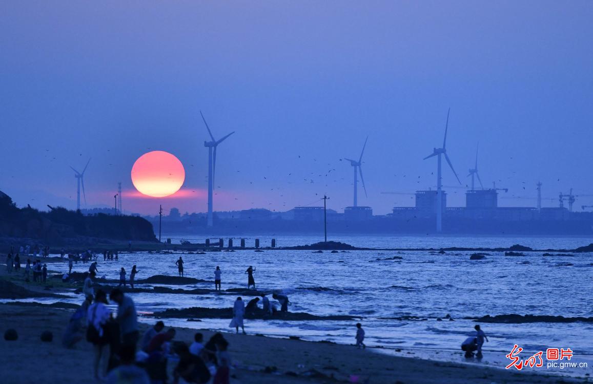 山东荣成：海岸风景醉游人