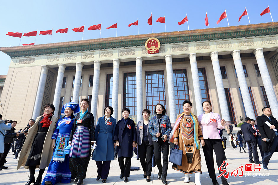 “三八”国际妇女节丨看两会巾帼风采