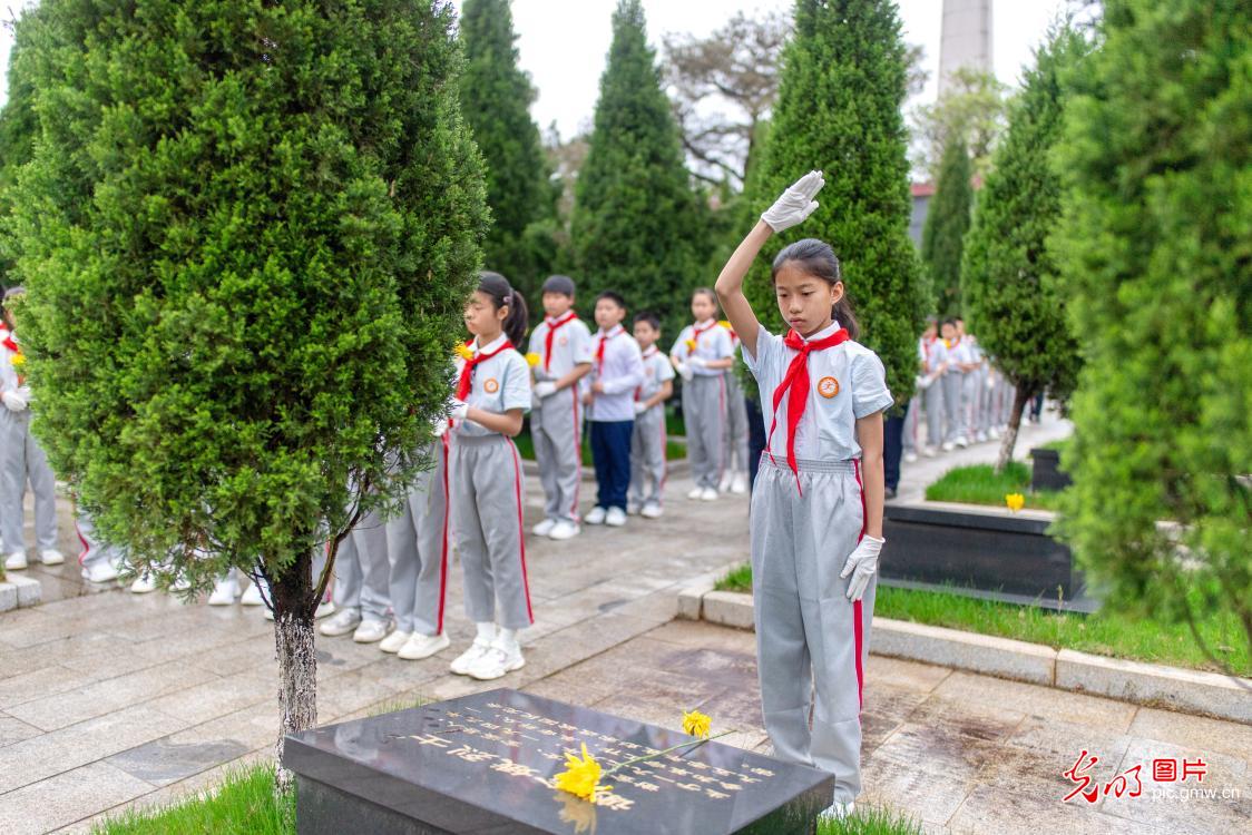 清明将至 祭奠先烈