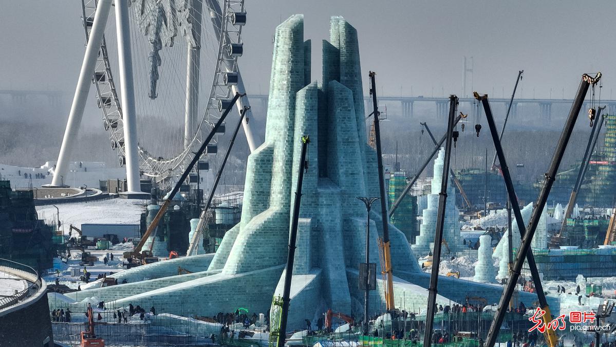 哈尔滨冰雪大世界建设加速推进