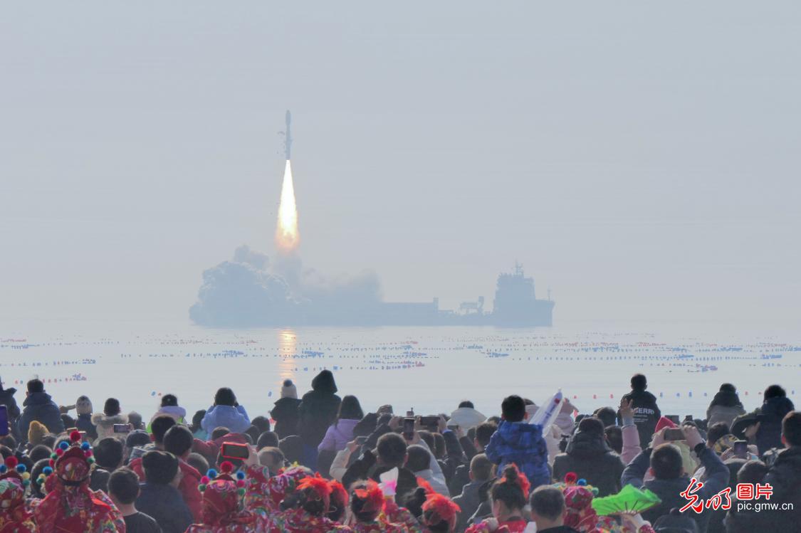 一箭十星！我国成功发射微厘空间01组10颗卫星