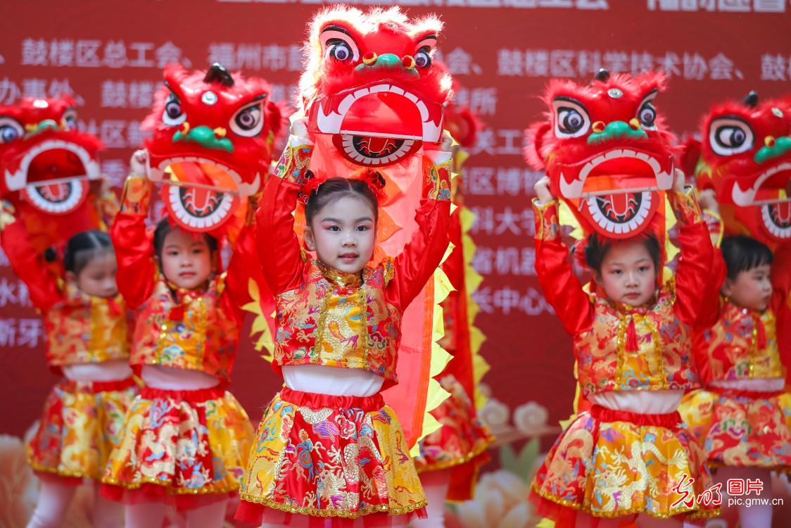 萌娃趣享欢乐年