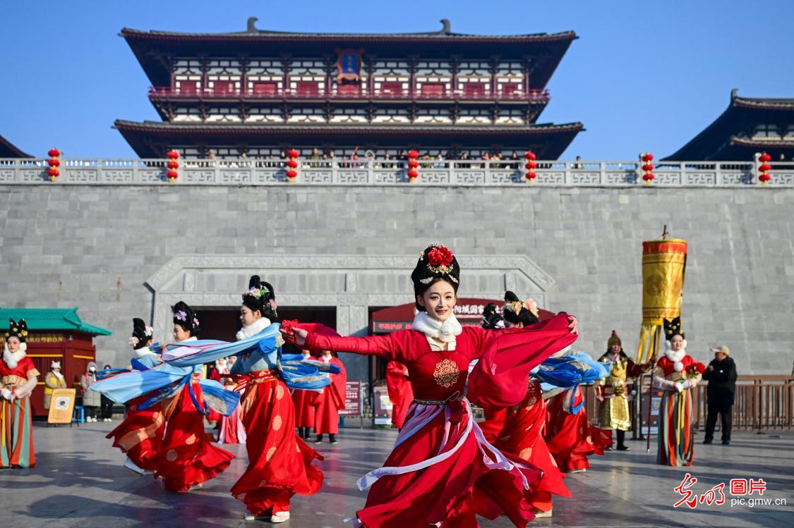 河南洛阳:非遗巡游过大年 河南洛阳:非遗巡游过大年