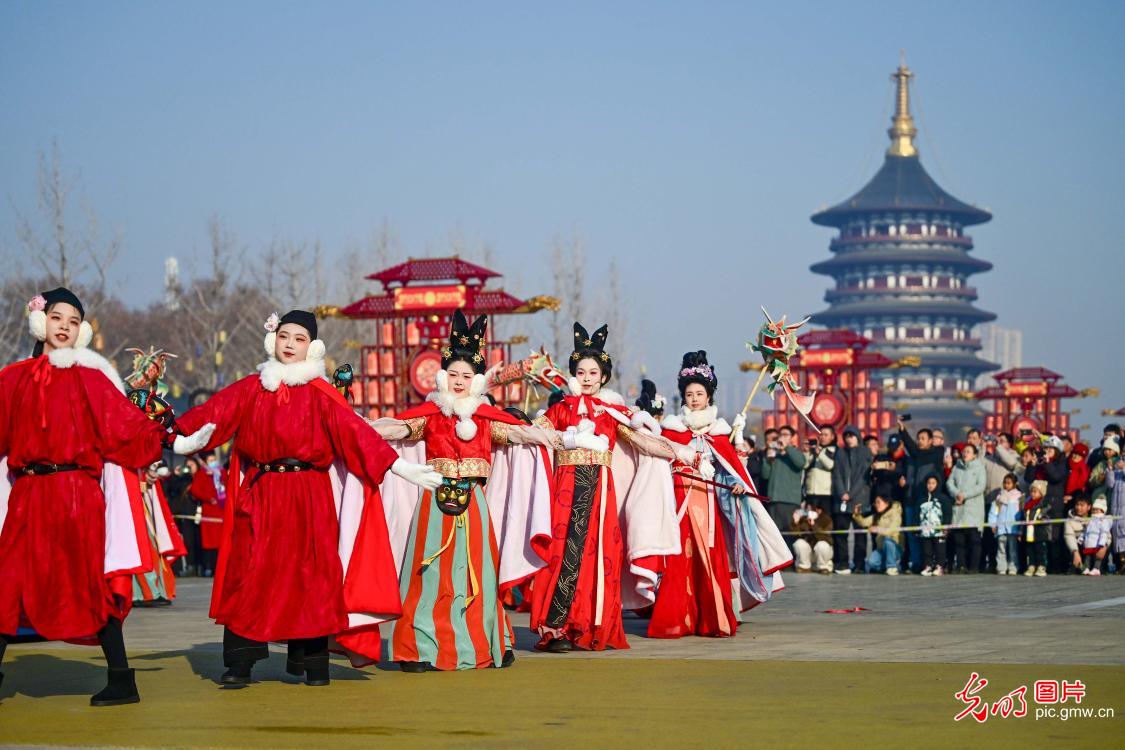 河南洛阳:非遗巡游过大年 河南洛阳:非遗巡游过大年