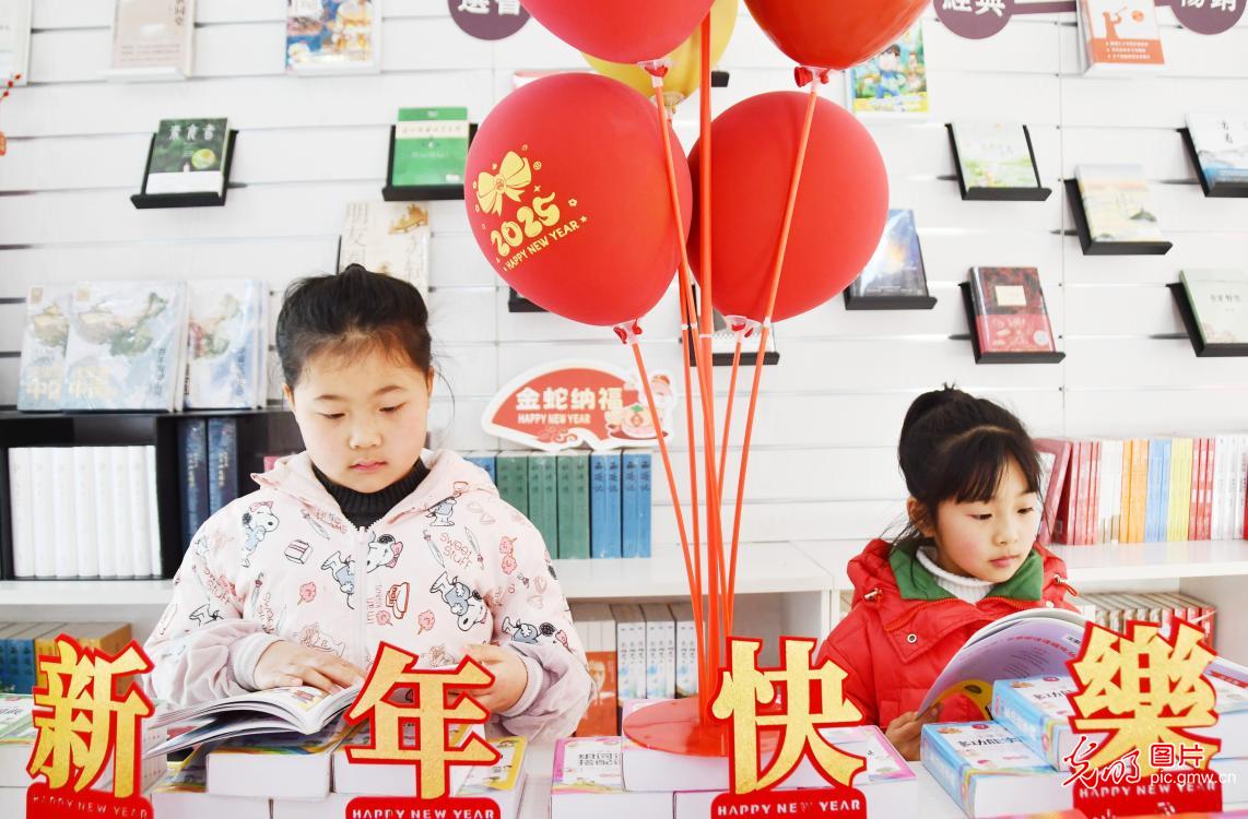 【新春走基层】阅读启新春 假期觅书香