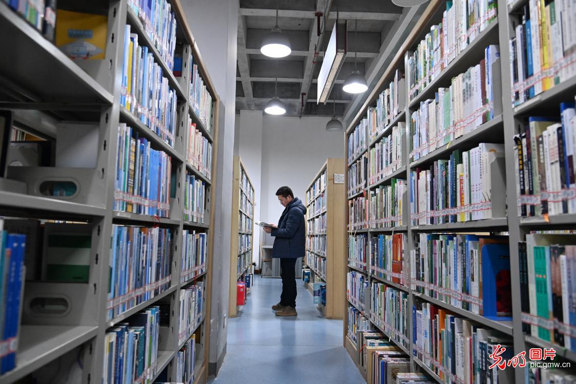 【新春走基层】阅读启新春 假期觅书香