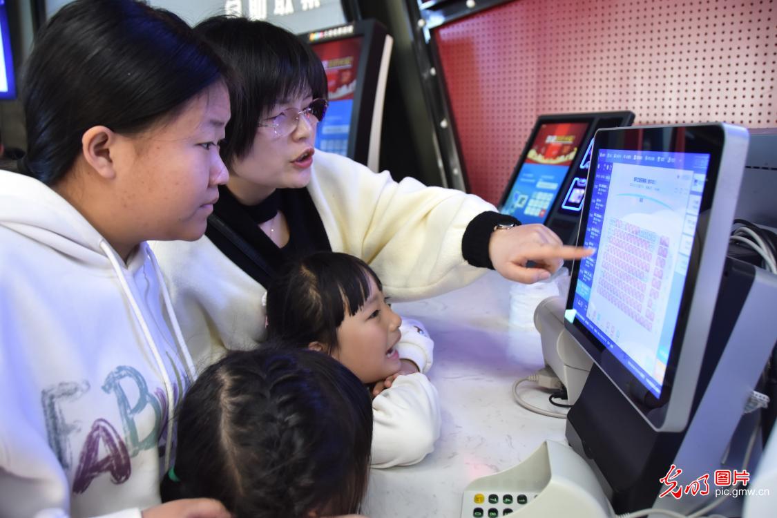 【新春走基层】电影贺岁 共赴文化新春