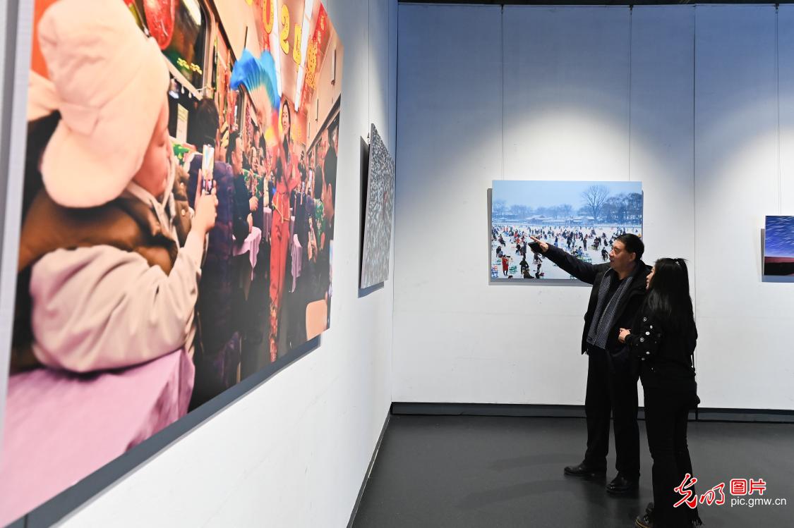 首届中国冰雪摄影双年展开展