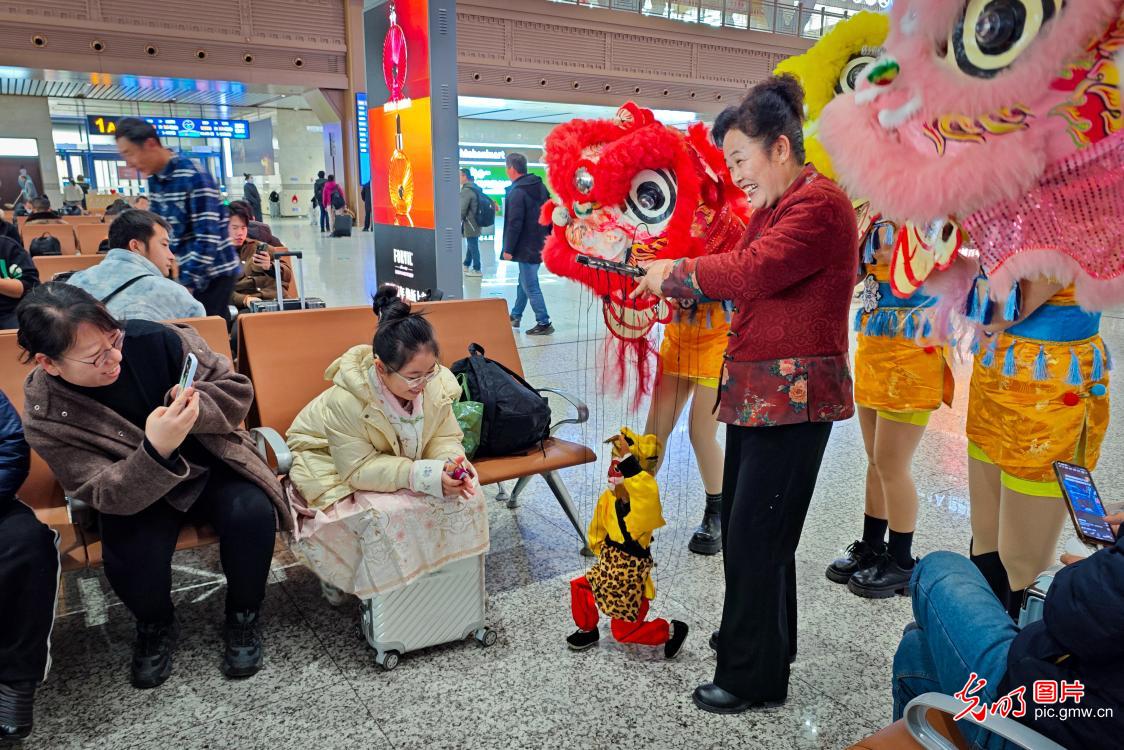 火车站庆元宵 传统文化润旅途